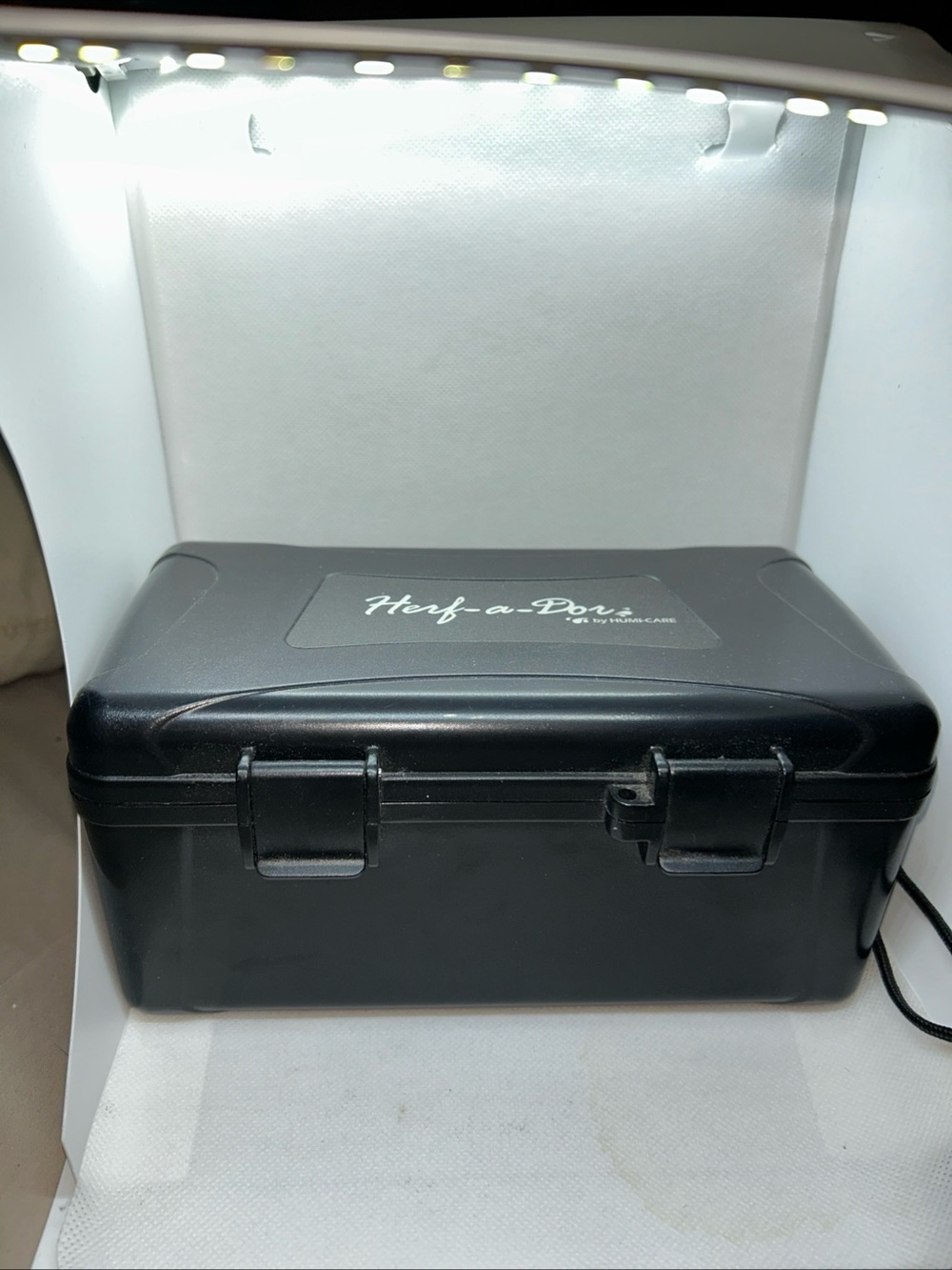 Hef-a-Dor  TRAVELERS CIGAR humidor. 15 stick capacity lockable